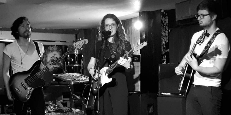 Martina Gouët, Groupe de Musique Rock en représentation - photo de couverture n° 1