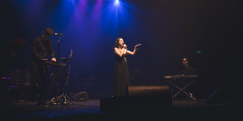 Lina Doran, Chanteur Chanteur en représentation à Calvados - photo de couverture n° 1