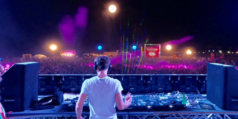 Gianni Kosta, Musiciens Deep House en représentation - photo de couverture n° 3