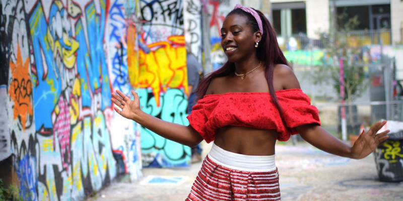 Tatiana, Chanteur Chanteur en représentation - photo de couverture