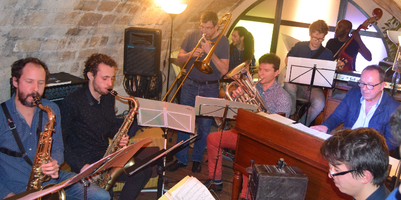 Delakian Big band, Groupe de Musique Jazz en représentation - photo de couverture
