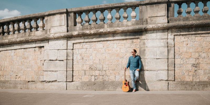Max Rougier, Chanteur Chanteur en représentation - photo de couverture n° 3