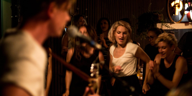 Peter Deaves, Chanteur Folk en représentation à Paris - photo de couverture n° 2