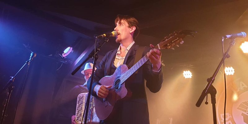 MattYeux Piriou, Chanteur Chanteur en représentation à Paris - photo de couverture n° 3