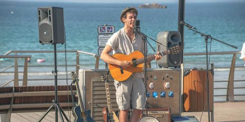 MattYeux Piriou, Chanteur Chanteur en représentation à Paris - photo de couverture n° 1