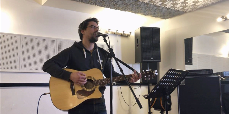 Fabien Delplace, Musiciens Acoustique en représentation à Hauts de Seine - photo de couverture