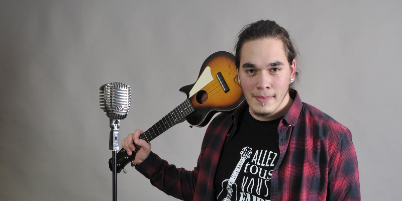 Maxime, Chanteur Chanteur en représentation - photo de couverture n° 2