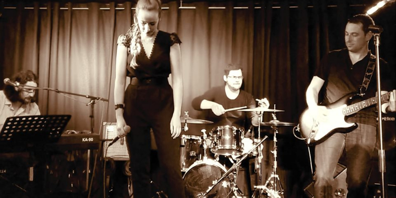 Romain_Guitarist, Musiciens Rock en représentation à Paris - photo de couverture n° 1