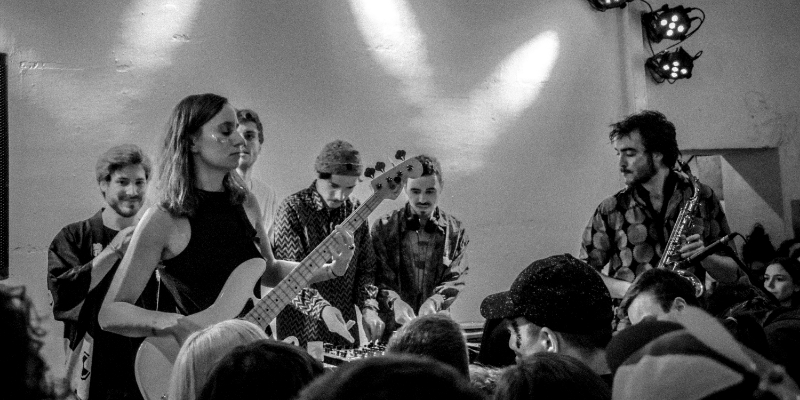 TKMR, Groupe de Musique Funk en représentation - photo de couverture n° 1