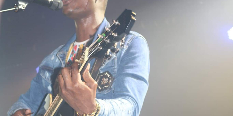 Mr Josué, Musiciens RnB en représentation - photo de couverture n° 2