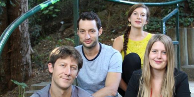 Si Demain, Chanteur Chanteur en représentation à Paris - photo de couverture