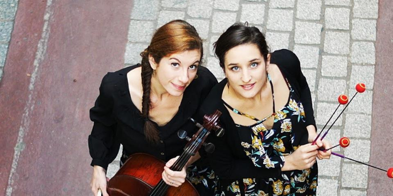 Duo Vibracello, Chanteur Chanteur en représentation - photo de couverture