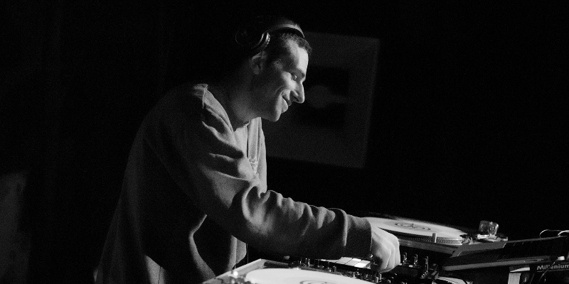 eKliTe, DJ DJ en représentation - photo de couverture n° 2