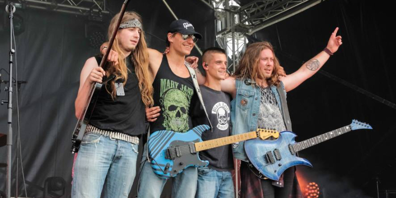 DROP DEAD, Groupe de Musique Rock en représentation - photo de couverture n° 1