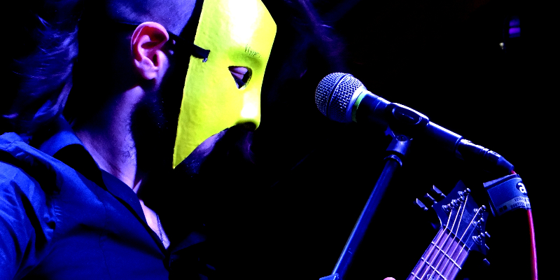 Dante Cry, Chanteur Chanteur en représentation - photo de couverture