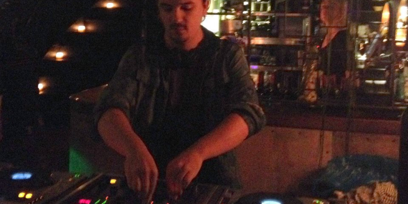 Fozzie Bx, DJ DJ en représentation - photo de couverture n° 2