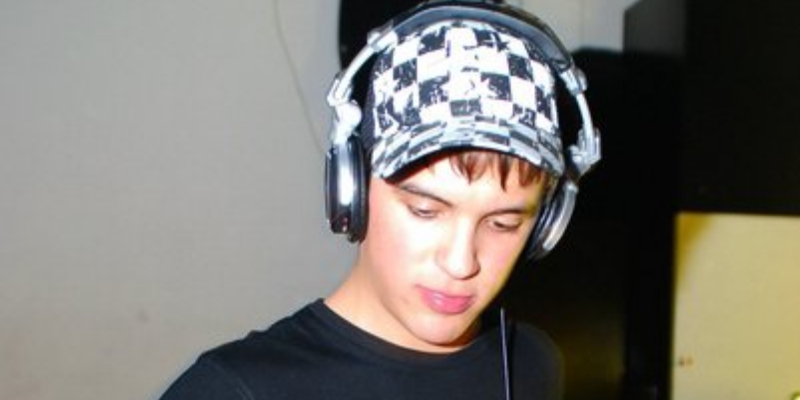 Fozzie Bx, DJ DJ en représentation - photo de couverture n° 3