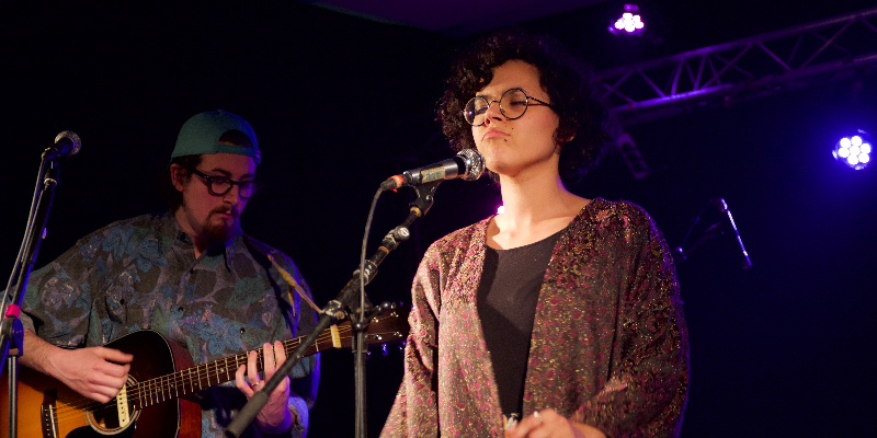 La Chamaïcaine, Musiciens Folk en représentation - photo de couverture n° 1