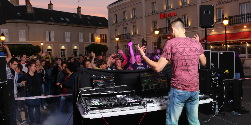 DJ Kroz, DJ DJ en représentation à Val de Marne - photo de couverture n° 2
