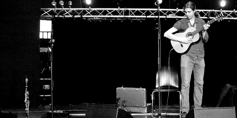 Arnaud Ribot, Chanteur Chanteur en représentation - photo de couverture n° 2