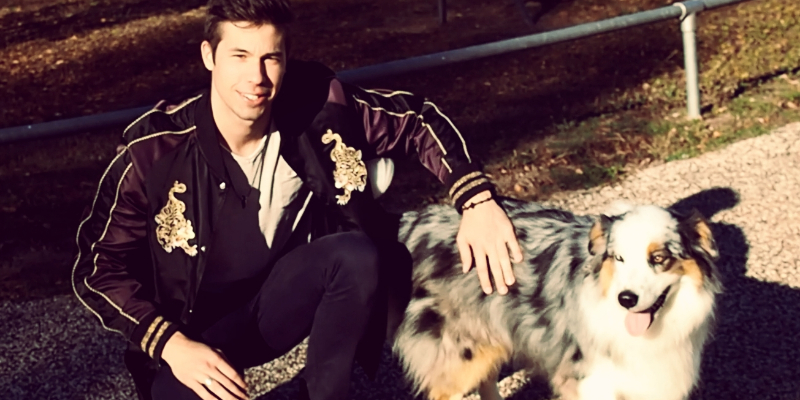 Cyprian, Chanteur Chanteur en représentation - photo de couverture n° 2