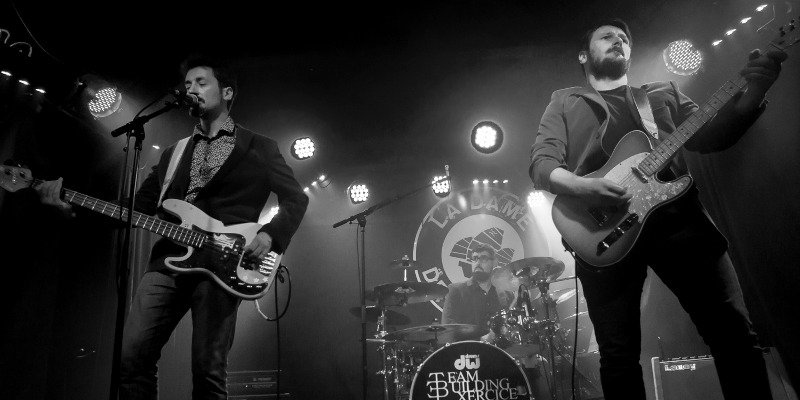 Team Building Exercice, Groupe de Musique Rock en représentation - photo de couverture n° 2