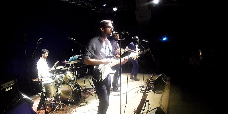 les bottes et la plume, Chanteur Chanteur en représentation - photo de couverture n° 2
