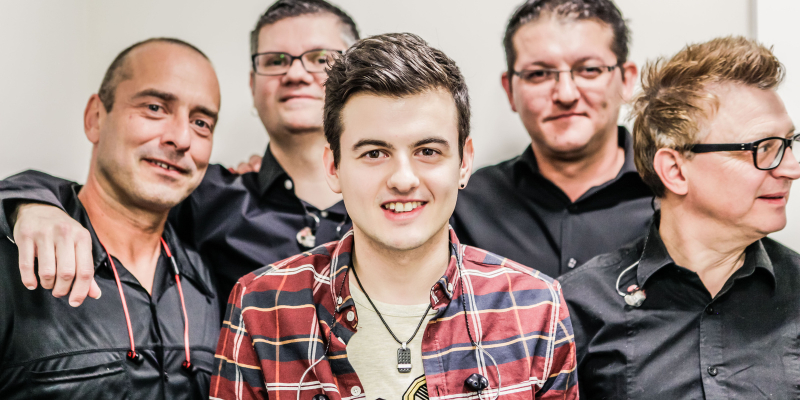 Paul, Groupe de Musique Variété Française en représentation - photo de couverture n° 2