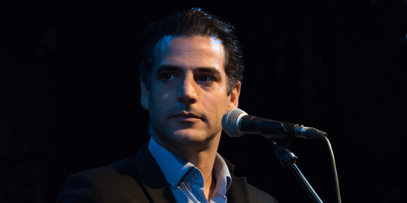 Yves Astorelli, Chanteur Chanteur en représentation - photo de couverture n° 1