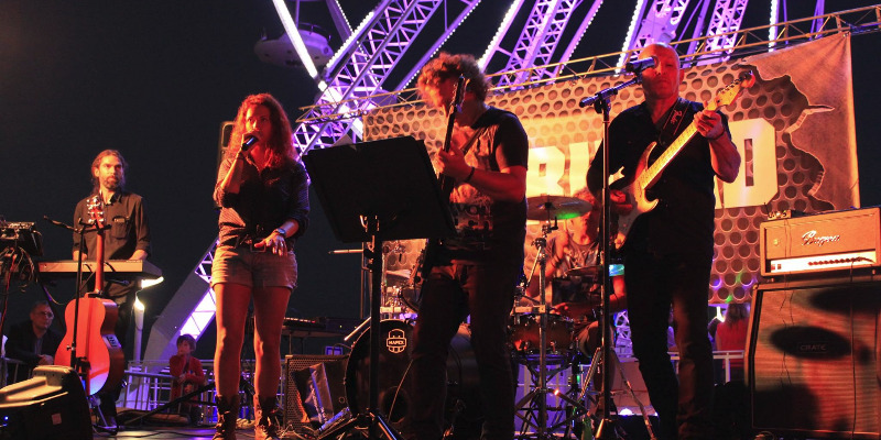 Overhead, Groupe de Musique Rock en représentation - photo de couverture n° 1