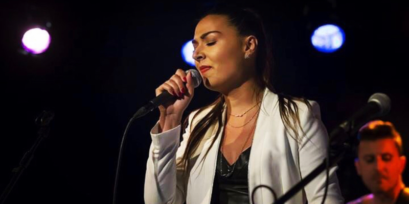 Maurine, Musiciens Soul en représentation à Paris - photo de couverture n° 1