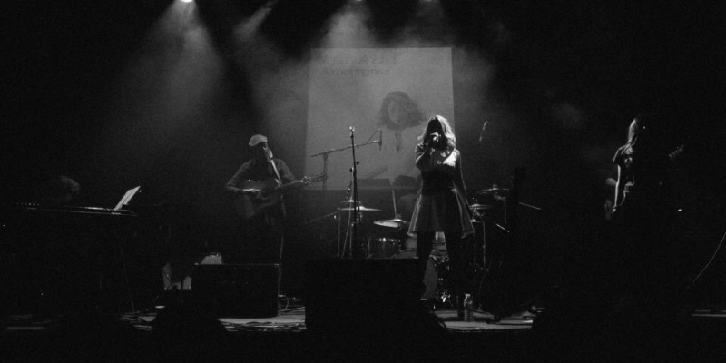 Nataly Andria, Chanteur Chanteur en représentation - photo de couverture n° 2