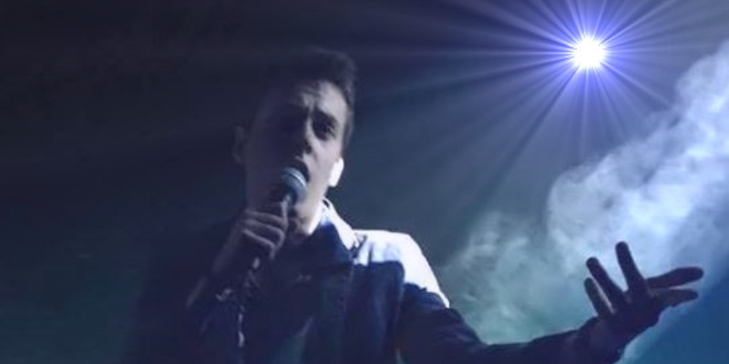 ALEXY, Chanteur Chanteur en représentation - photo de couverture