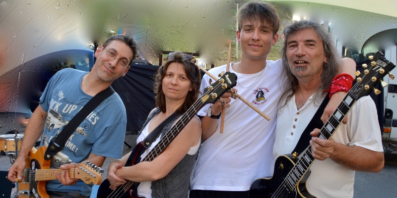 Les Saltympans, Groupe de Musique Rock en représentation - photo de couverture n° 2
