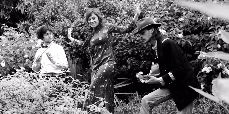 The Mellow Witches, Groupe de Musique Folk en représentation - photo de couverture
