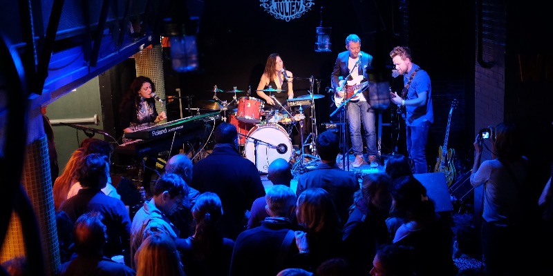 One Shot Lili, Groupe de Musique Rock en représentation - photo de couverture n° 1