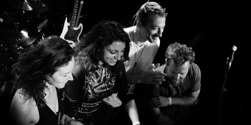 One Shot Lili, Groupe de Musique Rock en représentation - photo de couverture n° 2