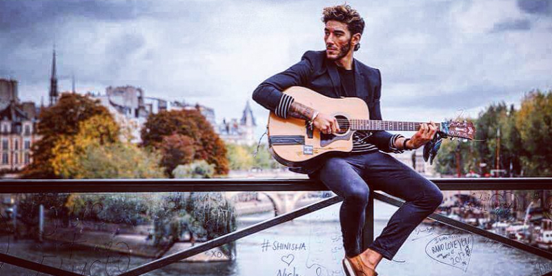Nick Mallen, Chanteur Chanteur en représentation - photo de couverture n° 1