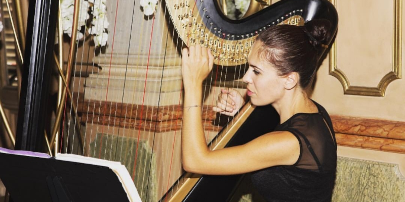 Dora, Musiciens Acoustique en représentation à Paris - photo de couverture n° 3