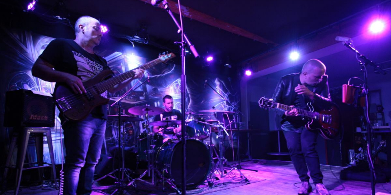 Charles Sangnoir, Musiciens Rock en représentation à Paris - photo de couverture n° 3
