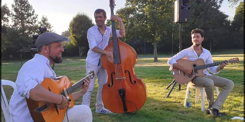 Les Frères Bouchard, Groupe de Musique Jazz Manouche en représentation à Paris - photo de couverture n° 3