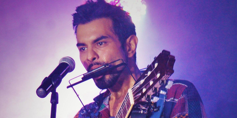 JUAN ANTONIO FDZ, Chanteur Chanteur en représentation - photo de couverture n° 3
