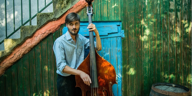 FORGERY CLUB , Chanteur Chanteur en représentation à Rhône - photo de couverture n° 3