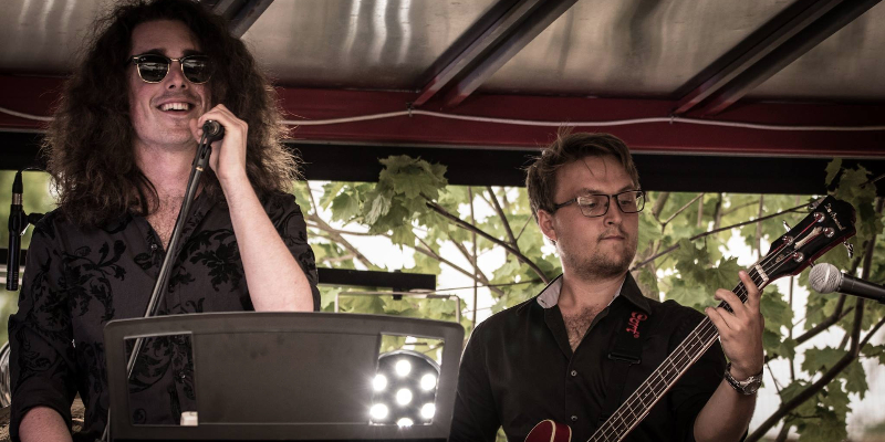 Holy Buzz, Groupe de Musique Rock en représentation - photo de couverture n° 3