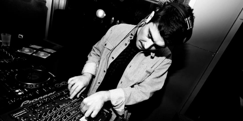 SLOK, DJ Électronique en représentation - photo de couverture n° 2