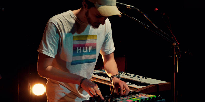 Hugo Bourgeat, Chanteur Chanteur en représentation à Haute Garonne - photo de couverture n° 1