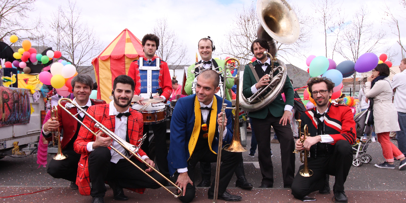 Les Dromaludaires, Fanfare Fanfare en représentation à Paris - photo de couverture n° 3