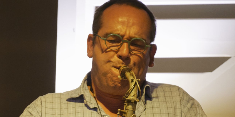 ATROUS STEPHANE, Musiciens Saxophoniste en représentation à Vendée - photo de couverture n° 2