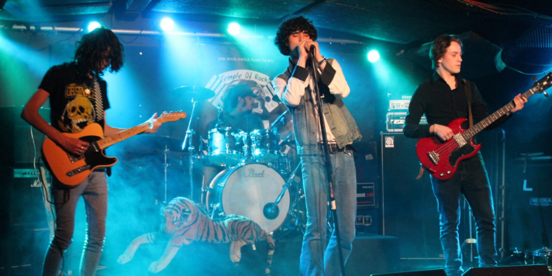 François Jimmy Mevoras, Groupe de Musique Rock en représentation à Loire - photo de couverture n° 3