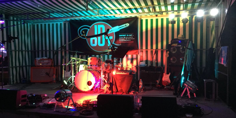 IN/OUT, Groupe de Musique Rock en représentation à Eure - photo de couverture n° 2